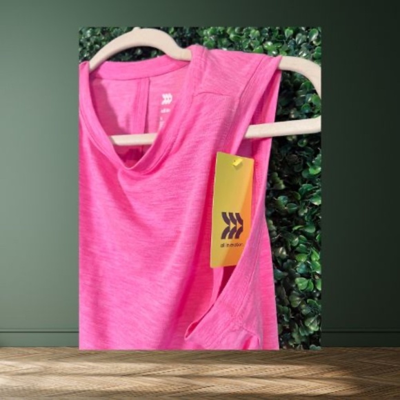 NWT Pink Sleeveless Tank Top โ Size Small - Picture 2 of 2